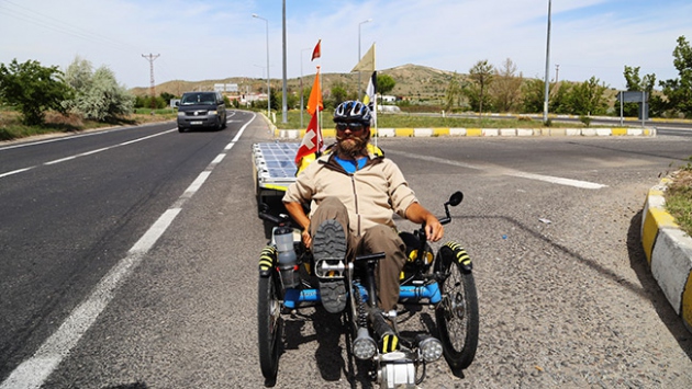 Foto vom Solatrike und Fahrer der Reporter