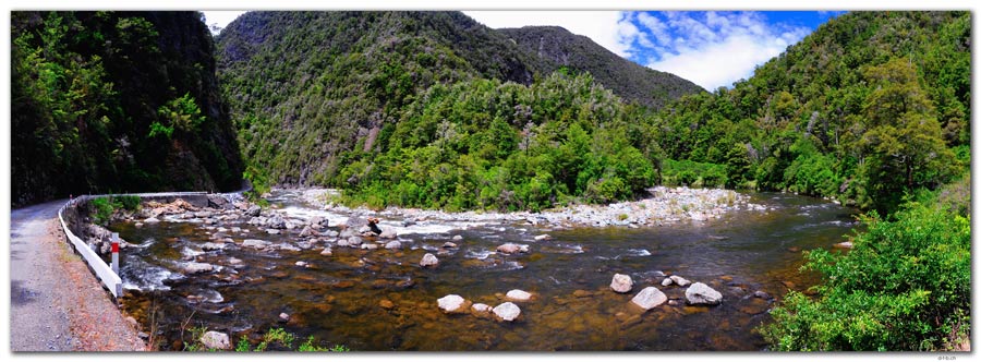 NZ0552.Takaka River beside the Cobb Dam Road
