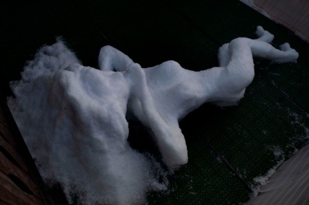 Schneeskulptur "Aufgewacht"