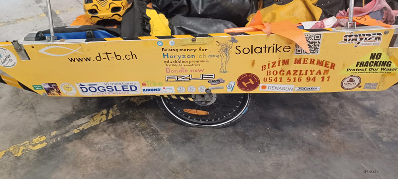 ES: Flat tire on the trailer