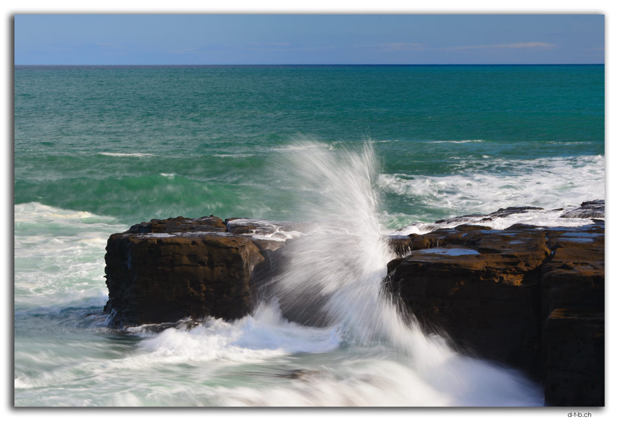 Curio Bay, Waves