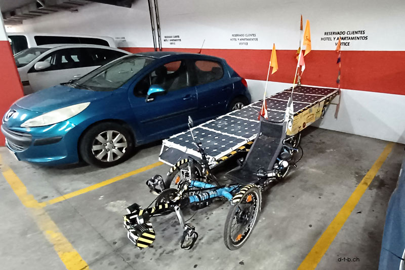 Solatrike in Sevilla. Hotelgarage