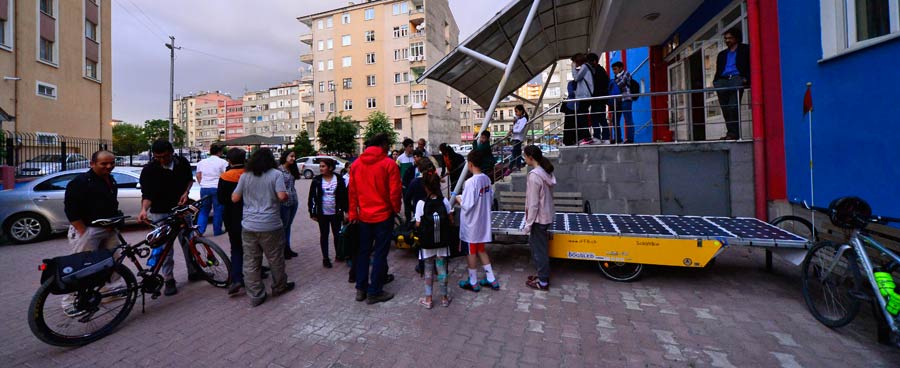 TR: Solatrike in Kayseri bei Schulevent