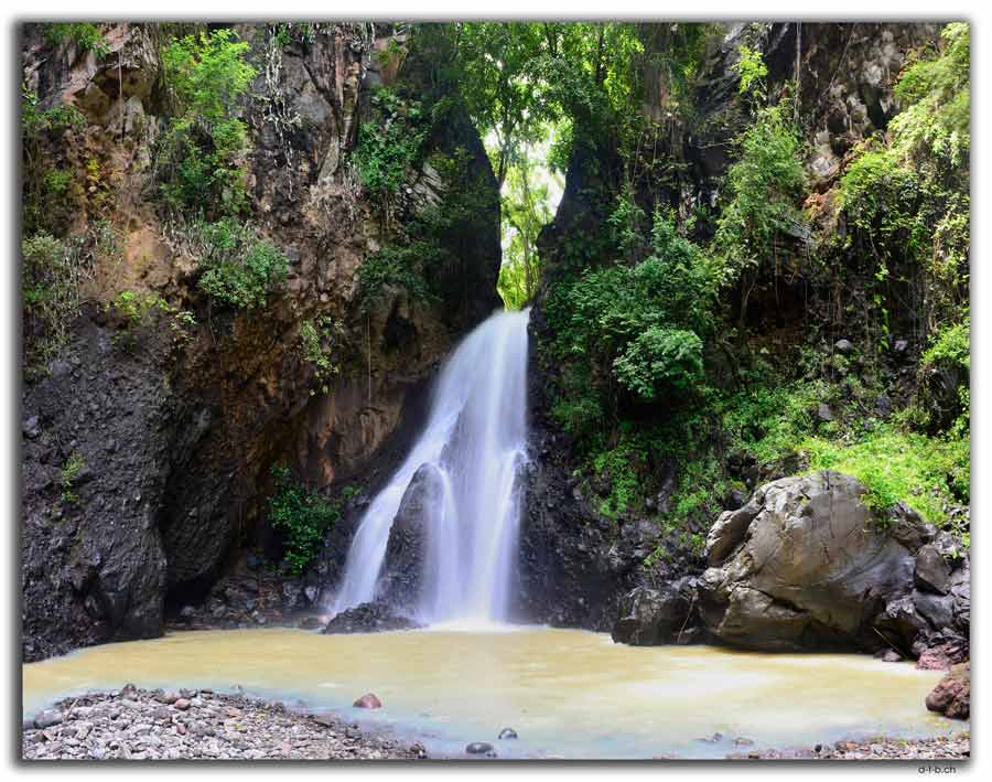 Lovina.Singsing Waterfall