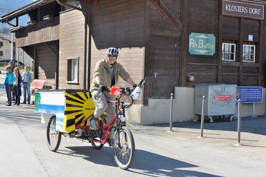 Start am Bahnhohf Klosters Dorf (Foto: Clair Southwell)