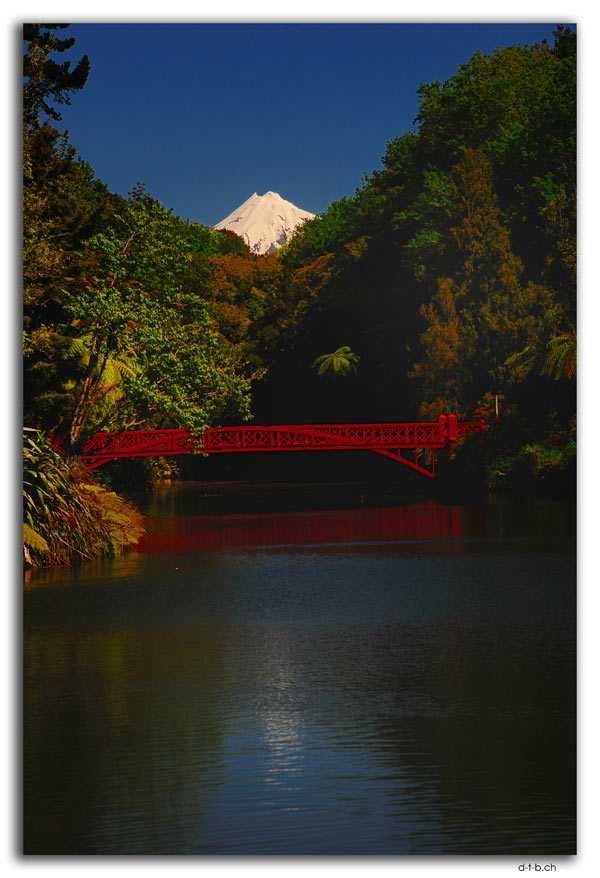 New Plymouth.Pukekura Park.Poem's Bridge