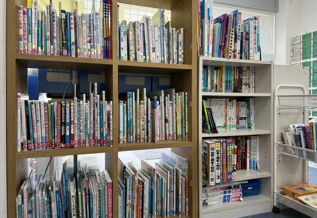 みんな本が大好き！教材にでてくる本、英語の本、幼児さんが好きな絵本、学習漫画や図鑑などたくさんご用意しています。