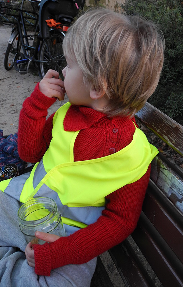 Kinder-Outdoorpullover mit knöpfbaren Kragen, Ärmeln mit Daumenlöchern