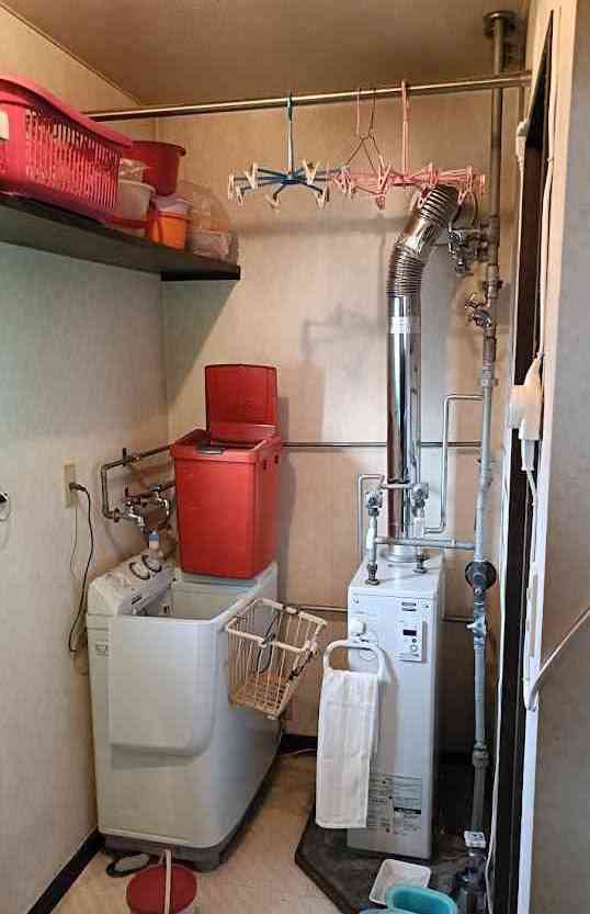 天井から水漏れしているので・・・