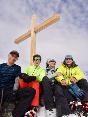 Andreas, Manuel und Denise Sigg auf dem Tatelishorn