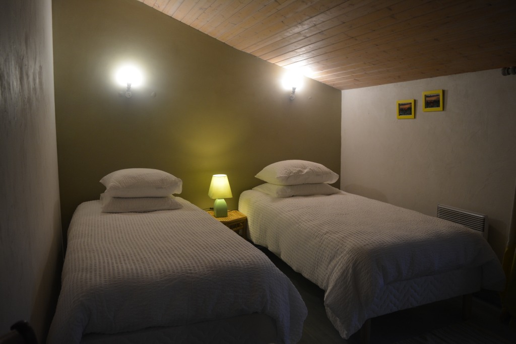 Chambre côté marguerite literie modulable
