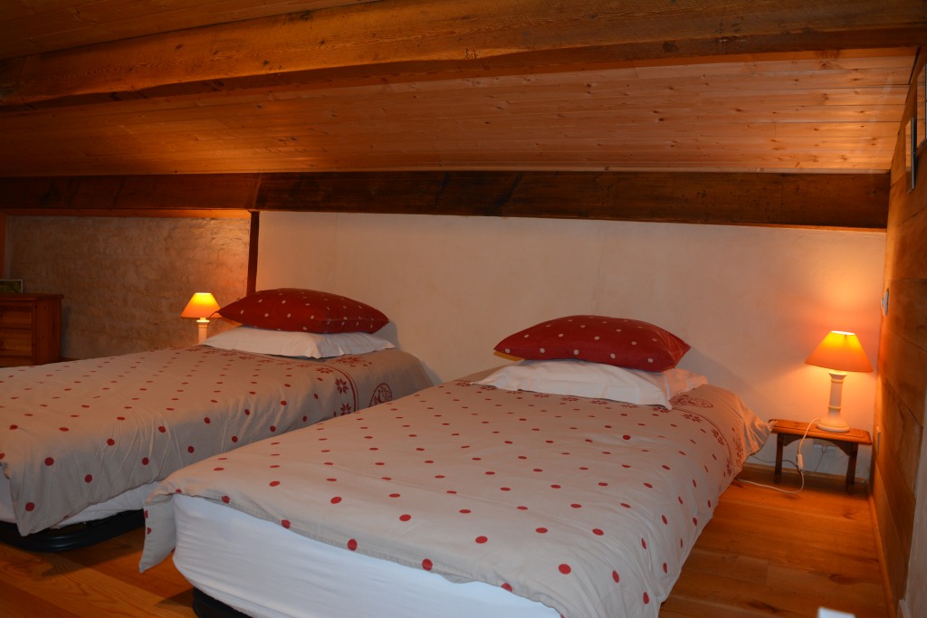 Le refuge au bord de l'eau chambre étage