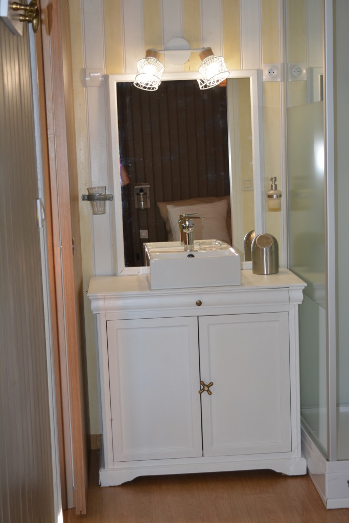 Salle d'eau chambre lit double