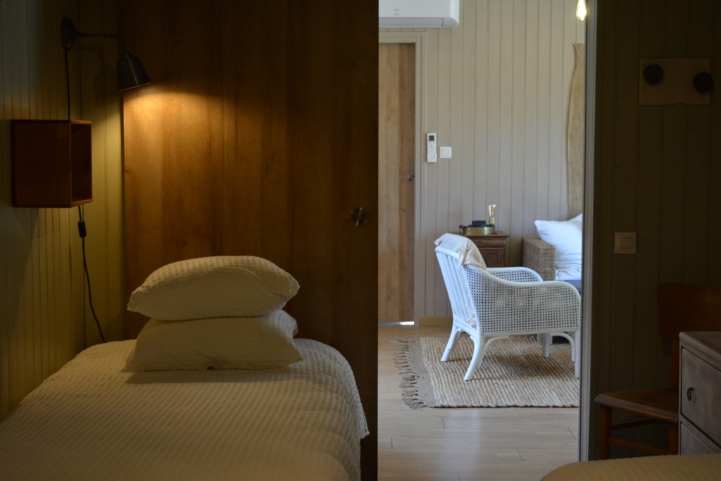 Le salon sépare les 2 chambres