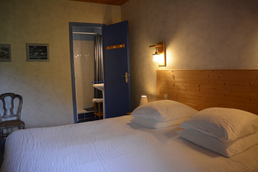 Chambre avec salle d'eau privative côté prairie
