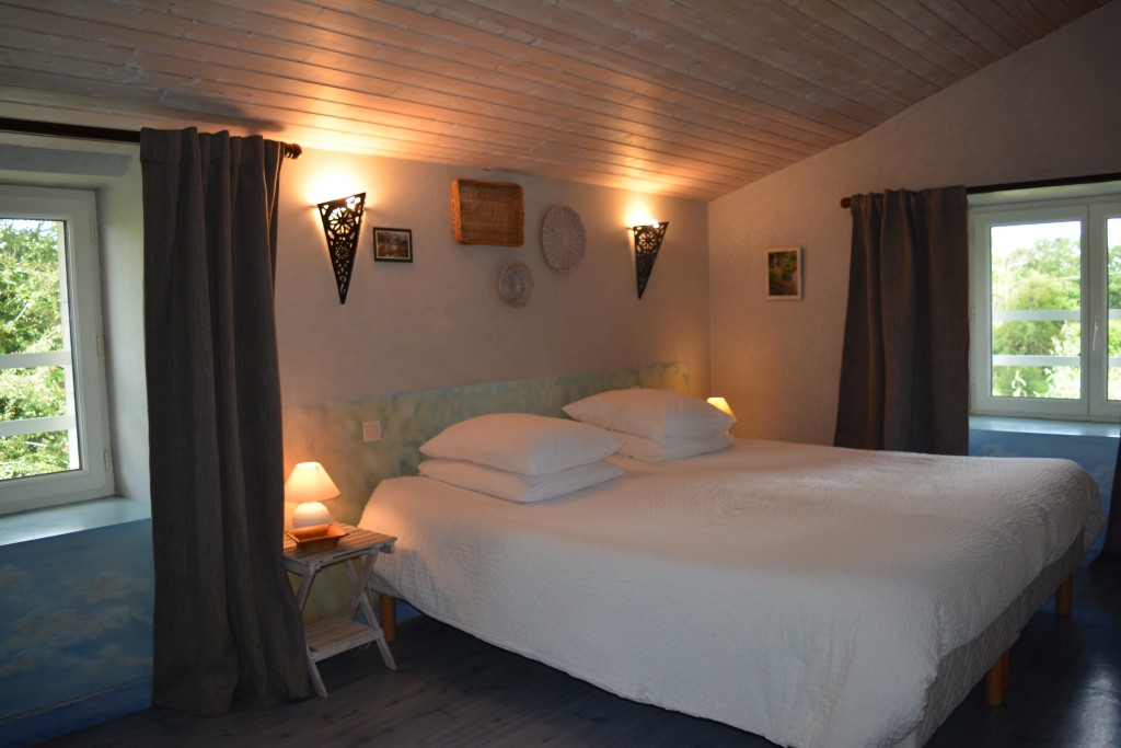 Chambre côté mare et prairie