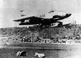 日本を基地に朝鮮戦争に出撃する米軍機（岩国）