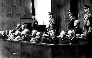 天皇を免罪し東条英機ら軍部の責任とした東京裁判