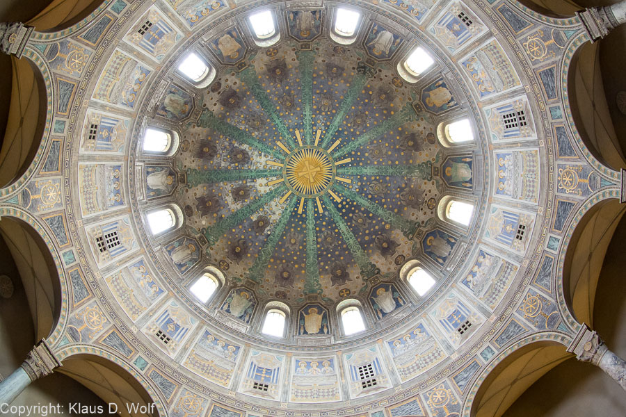 Bildjournalist München, Architekturfotografie: die Aussegnungshalle im Münchner Westfriedhof