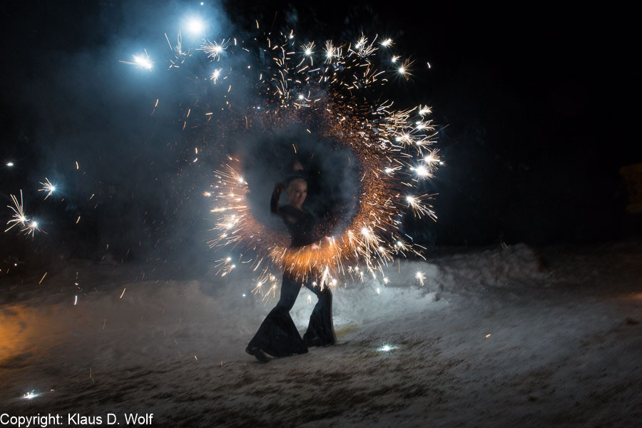 Eventfotograf München, Feuerkünstler bei einem Firmenevent auf dem Predigtstuhl bei Bad Reichenhall
