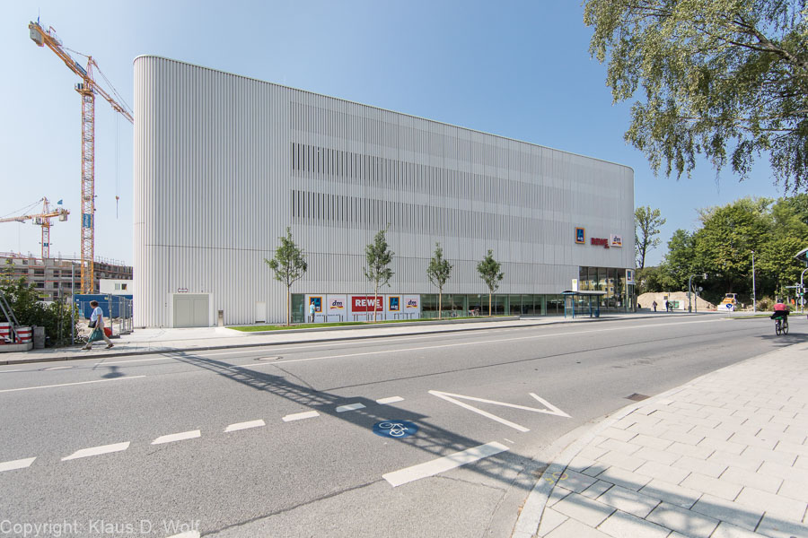 Architekturfotograf München: Außenaufnahme des Einkaufszentrum Baumkirchen Mitte
