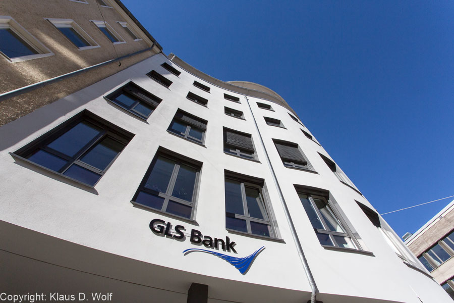 Architekturfotograf München: Außenaufnahme der neuen Filiale der der GLS-Bank