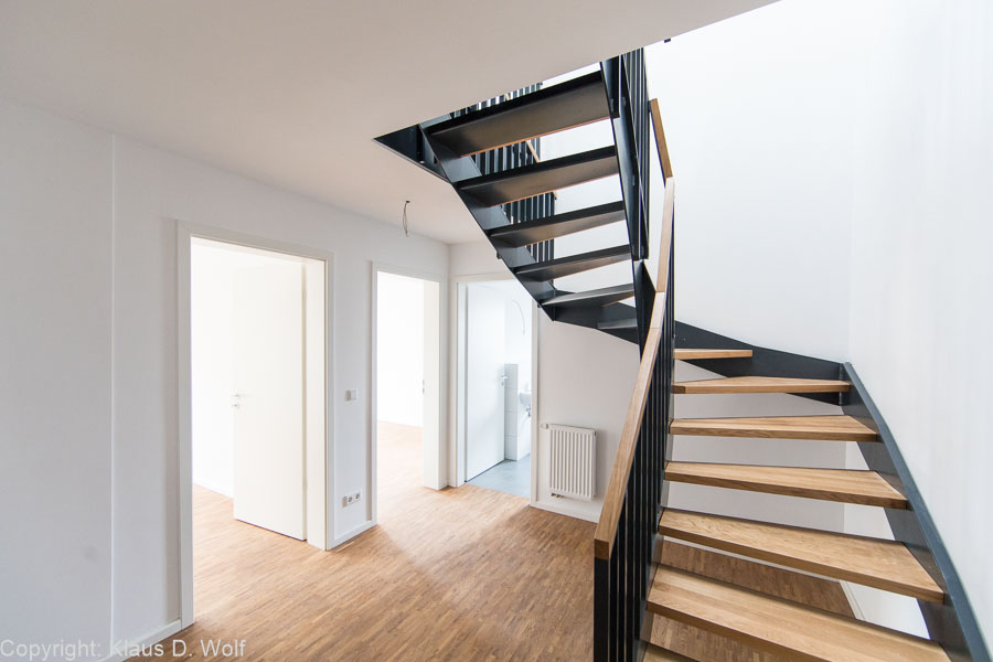 Immobilienfotograf Nürnberg: Treppe in einer Neubauwohnung 