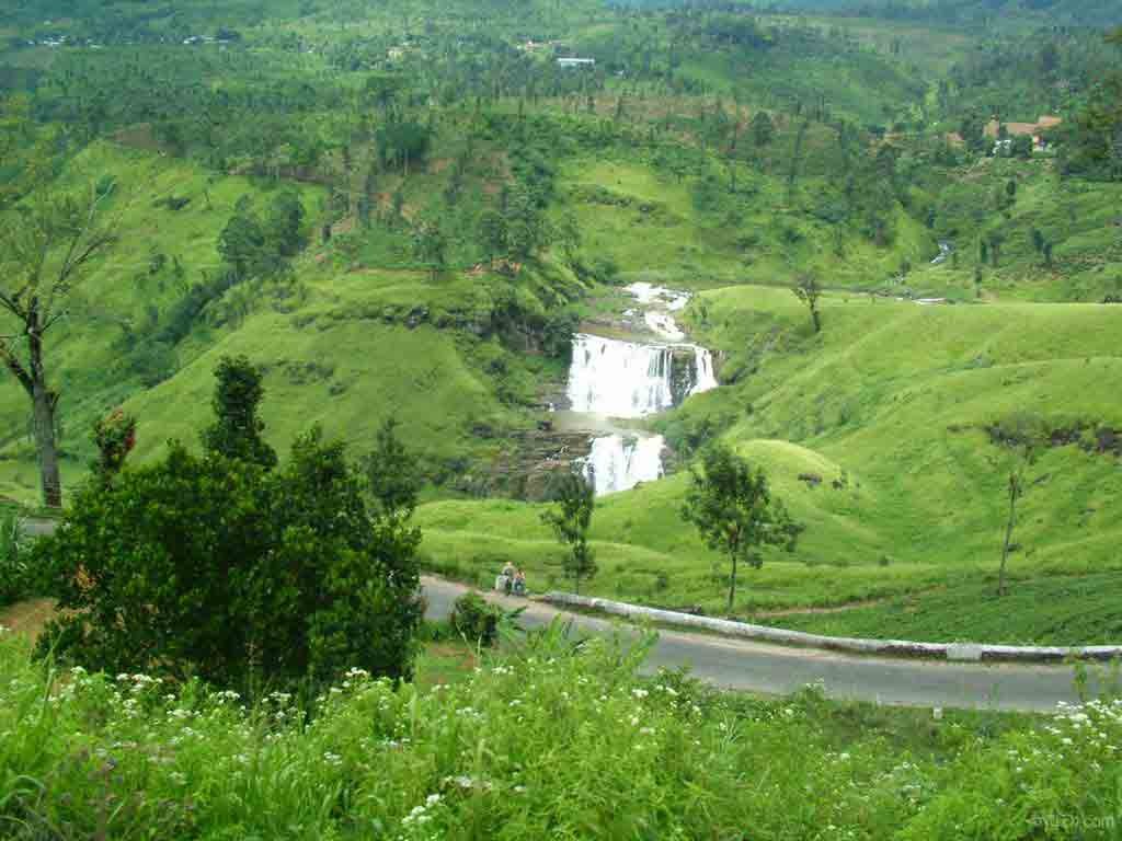 Zugfahrt durchs Hochland von Nuwara Eliya nach Ella