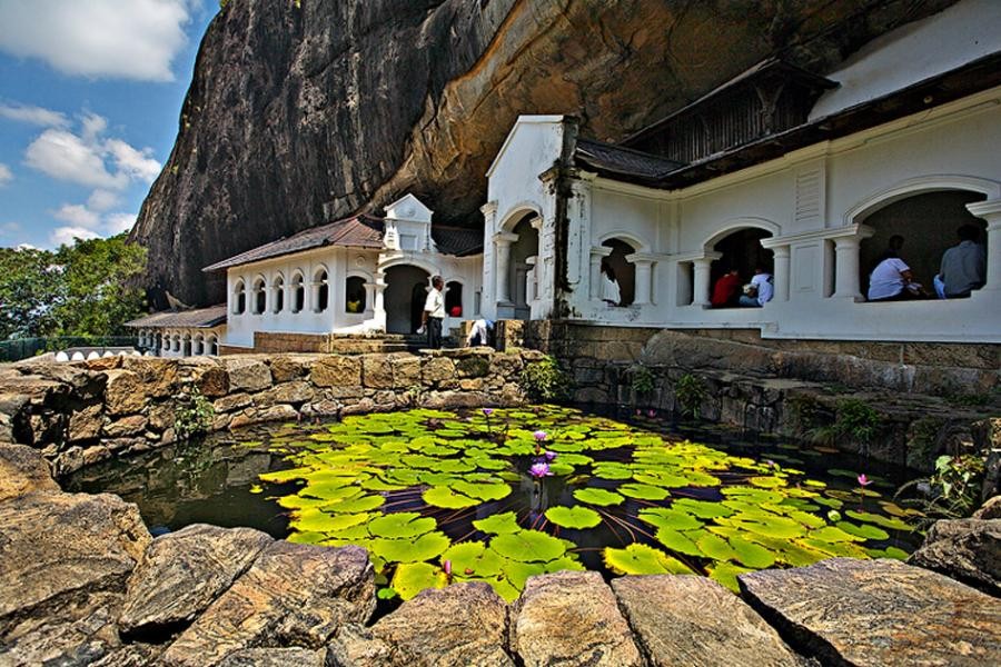 Eingang zum Höhlentempel in Dambulla