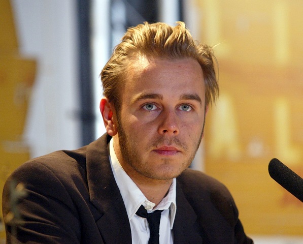 Frank Giering bei der Pressekonferenz zu seinem Film »Baader« im Rahmen der Berlinale (Februar 2002) / ©picture-alliance / dpa/dpaweb / Tom Maelsa 