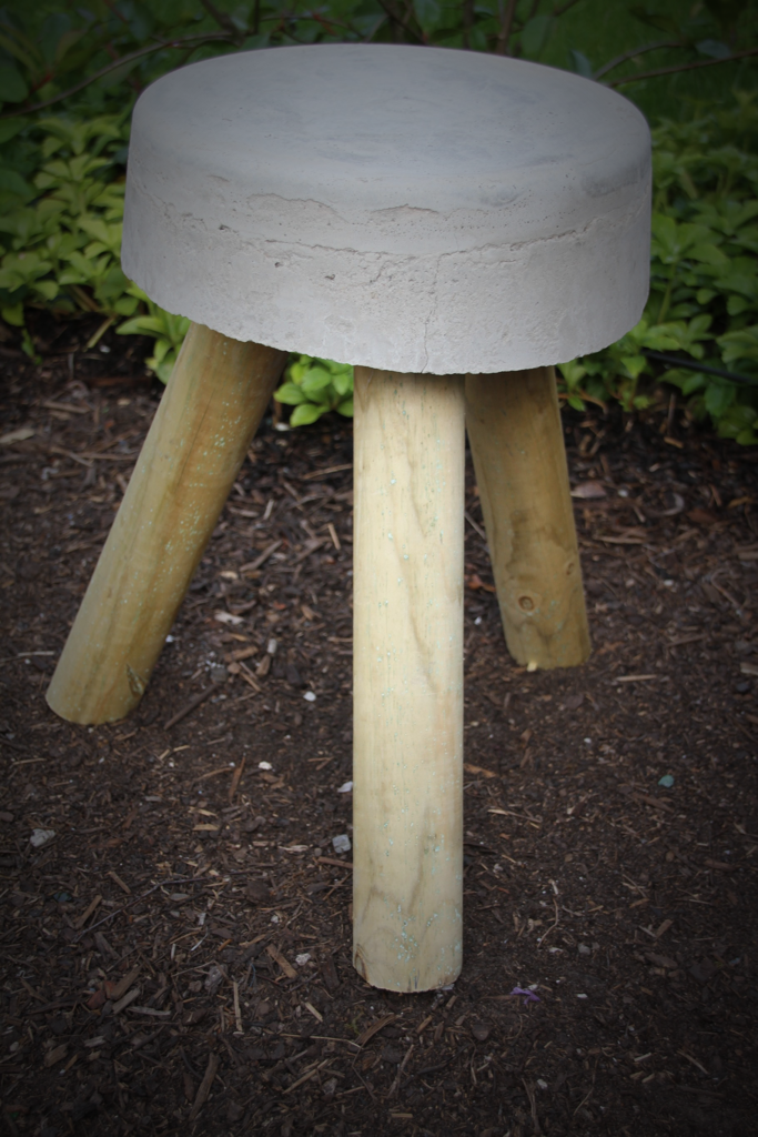 Betonschemel / footstool made from concrete