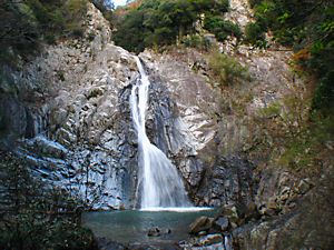 神戸にある布引の滝です