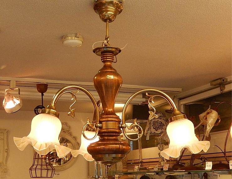 100年以上前の古木と真鍮製のイタリア製シャンデリアランプ