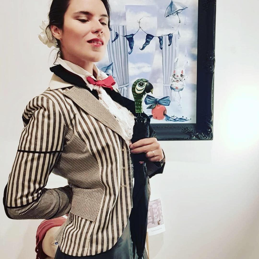 Ixie and her painting, Afnakafna Gallery