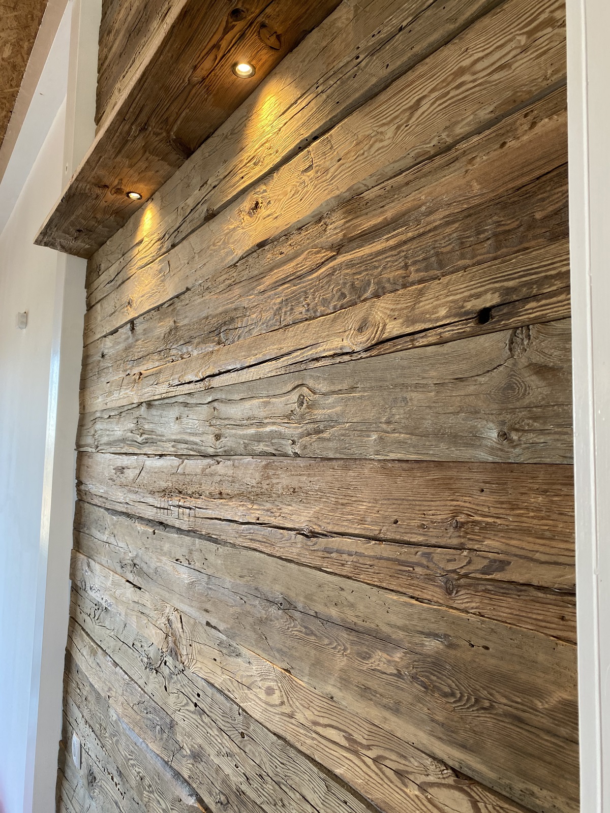 Altes Holz für die Wand oder Deckenverkleidung