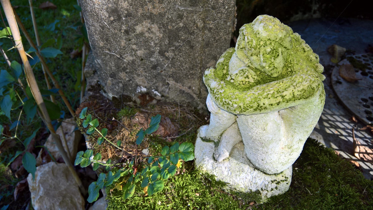 "Die Stille" am Ziehbrunnen