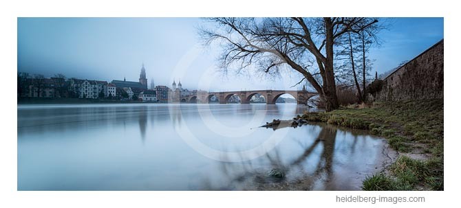 Archiv-Nr. hc2014134 | Herbstnebel an der Alten Brücke