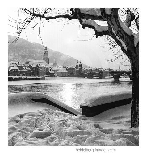 Archiv-Nr. h17-5 / Verschneites Neckarufer mit Blick auf die Altstadt