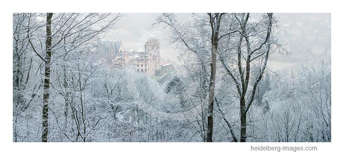 Archiv-Nr. hc2015109 | Malerische Ansicht vom verschneiten Schloss