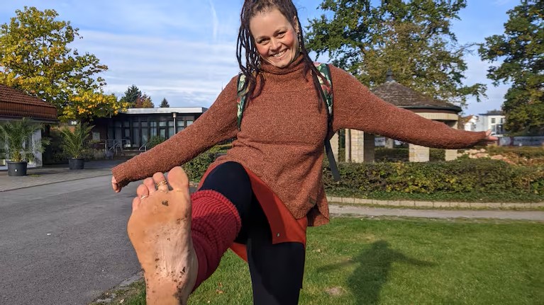 Deine Seele möchte barfuß sein. Weil Barfußlaufen mehr ist als Schuhe weglassen