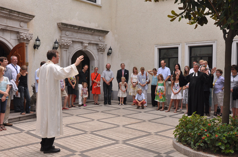 Pfarrer Michael Bauer und Pastor Peter Kruse beim Schlußsegen