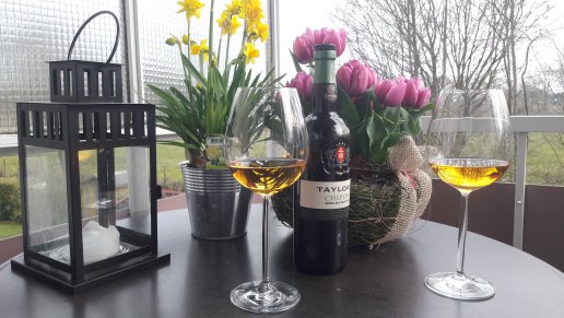 Wie wird Portwein? Entspannt im Sommer den Taylors Chip Dry, pur oder on the rocks...