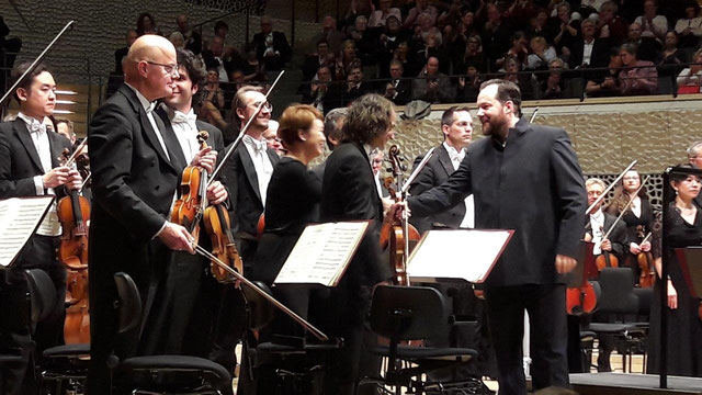 Hamburg-Elbphilharmonie - Großer Saal ...bei uns sitzen Sie in der 1.Reihe...