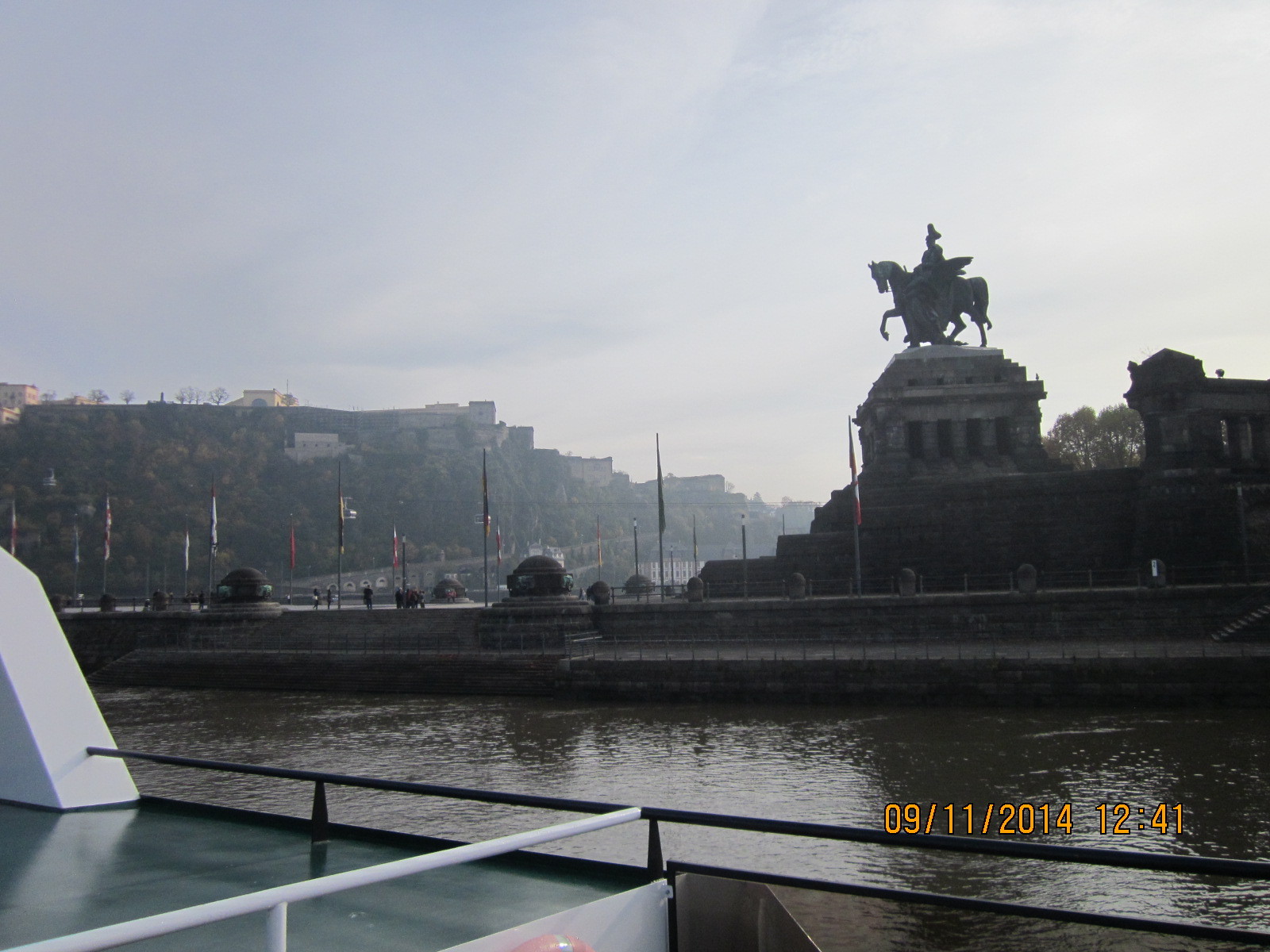 Deutsches Eck vom Schiff aus gesehen