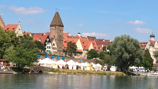 Der schiefe Turm von Ulm - Metzgerturm beim 10. Donaufest