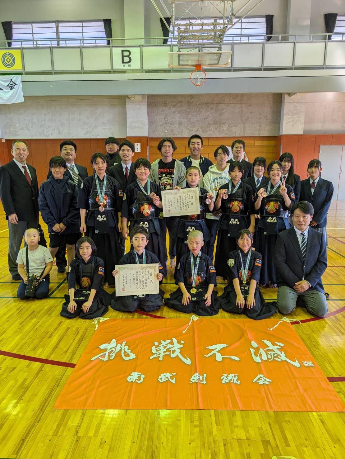 最後の公式戦、力を合わせて戦いました！！