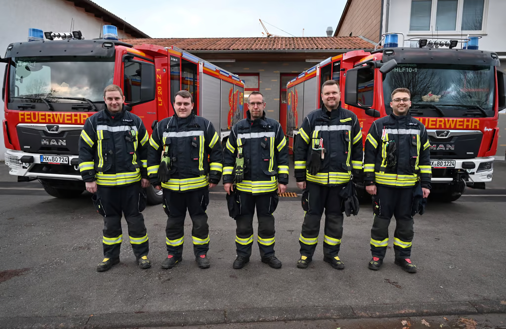 Freuen sich über neue Einsatzfahrzeuge (von links): David Bartoldus, Ingo Conze, Christopher Brand, Daniel Bartoldus und Erwin Luft.