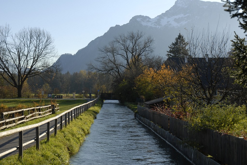 Der Untersberg dominiert die Landschaft.
