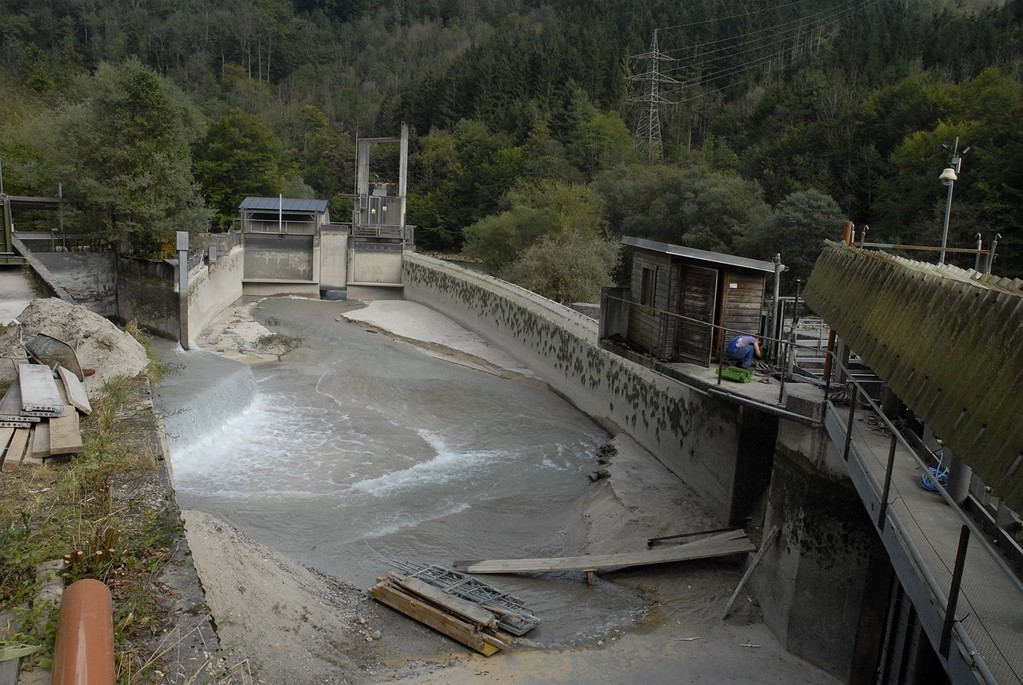 Das Wehr zum Almkanal ist geschlossen: Für drei Wochen fließt kein Wasser im Almkanal.