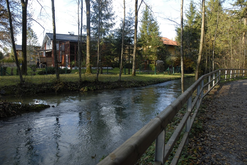 Wohnhäuser am Almkanal